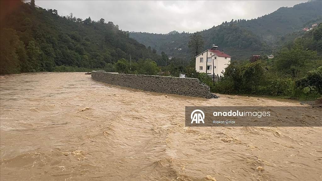  Giresun'da etkili olan sağanak hayatı olumsuz etkiledi