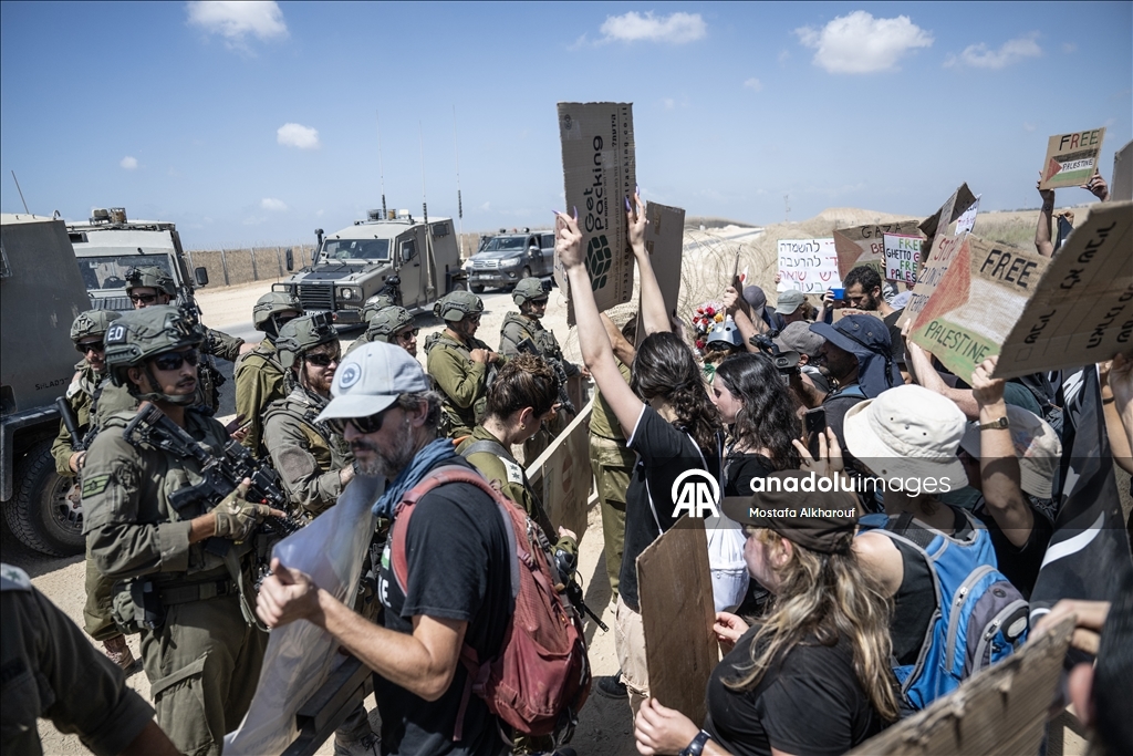 Активисты провели акцию протеста на границе Израиля