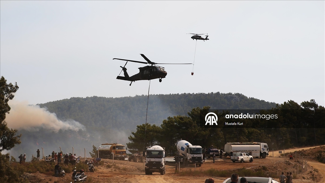 Antalya'nın Alanya ilçesinde ormanlık alanlarda çıkan yangınlara müdahale sürüyor