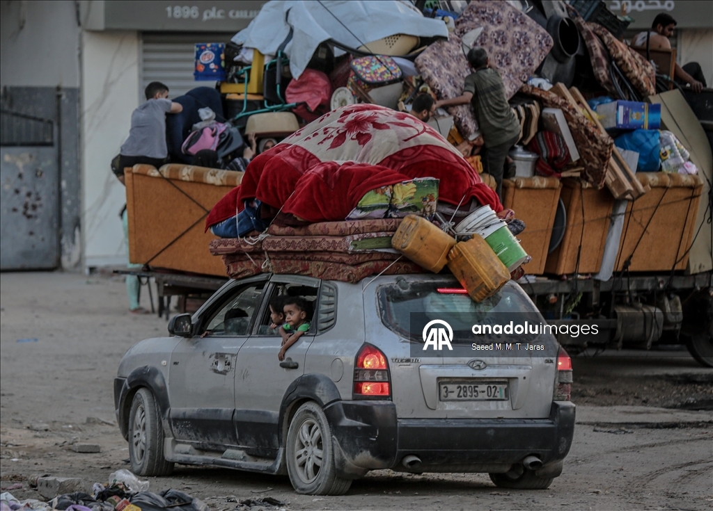 İsrail'in kara saldırıları nedeniyle Gazze kentindeki Filistinlilerin zorunlu göçü sürüyor
