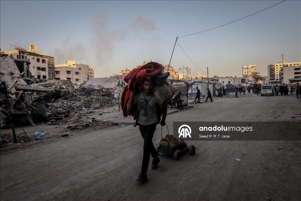 İsrail'in kara saldırıları nedeniyle Gazze kentindeki Filistinlilerin zorunlu göçü sürüyor