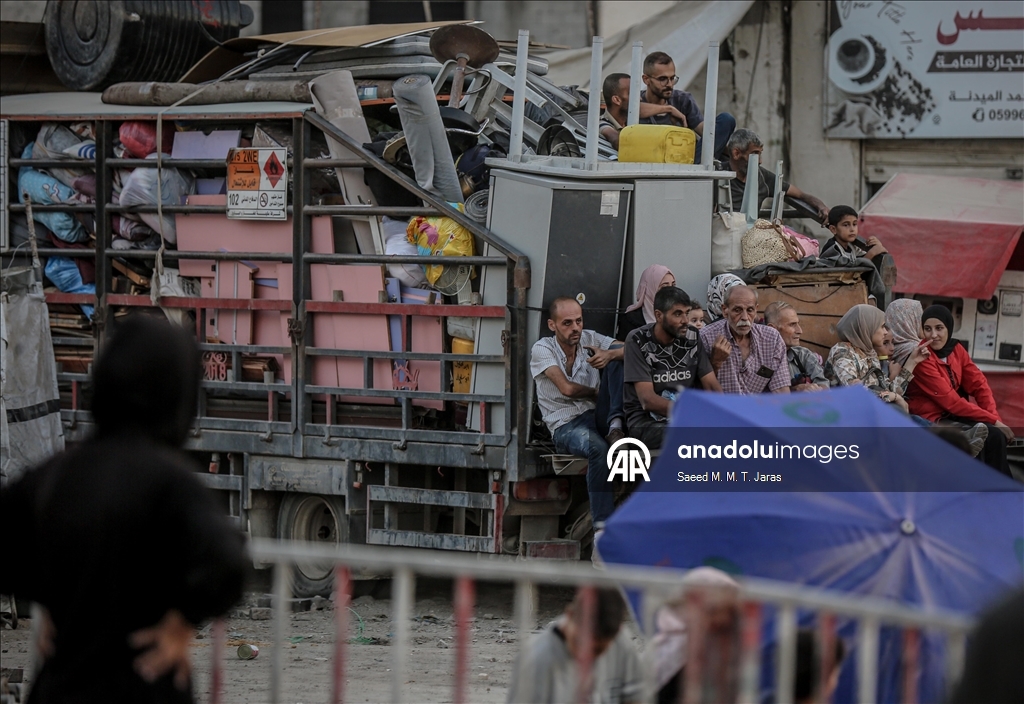 İsrail'in kara saldırıları nedeniyle Gazze kentindeki Filistinlilerin zorunlu göçü sürüyor