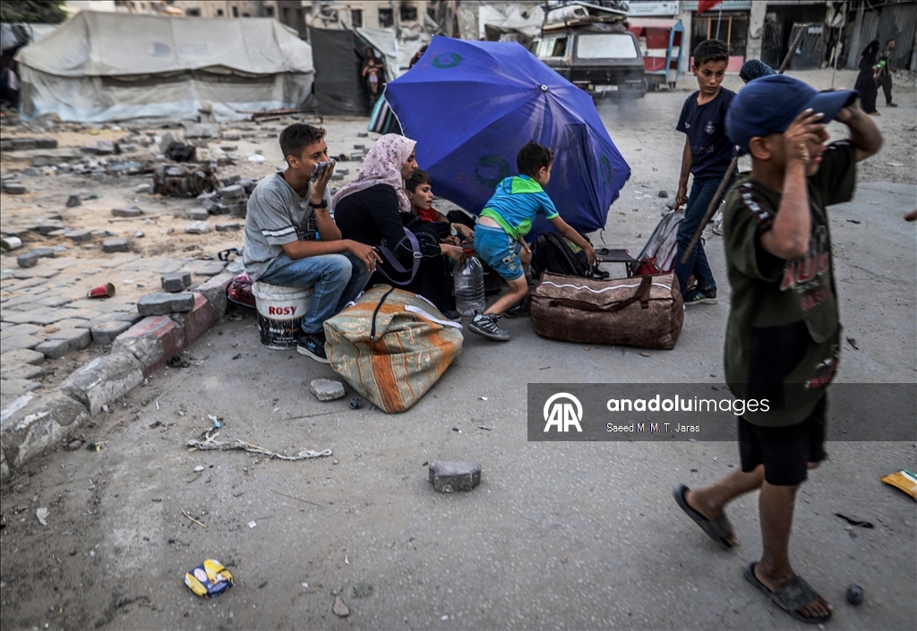 İsrail'in kara saldırıları nedeniyle Gazze kentindeki Filistinlilerin zorunlu göçü sürüyor