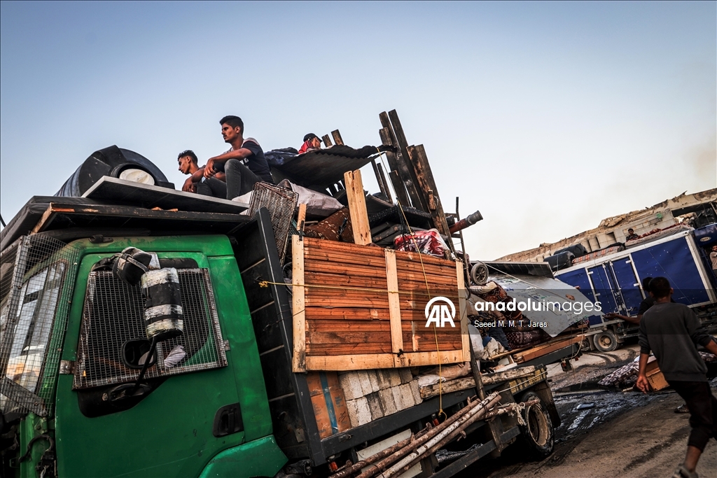 İsrail'in kara saldırıları nedeniyle Gazze kentindeki Filistinlilerin zorunlu göçü sürüyor