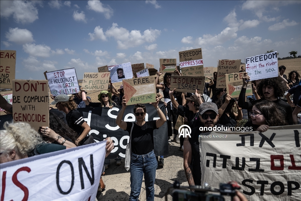 Активисты провели акцию протеста на границе Израиля