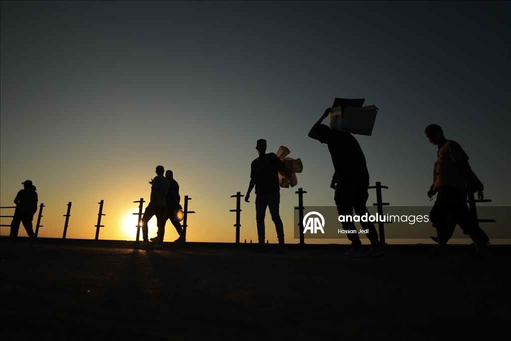 İsrail'in kara saldırıları nedeniyle Gazze kentindeki Filistinlilerin zorunlu göçü sürüyor