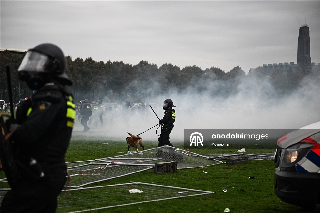 Hollanda'da daha sıkı sığınmacı politikası talebiyle düzenlenen protesto çatışmalara dönüştü