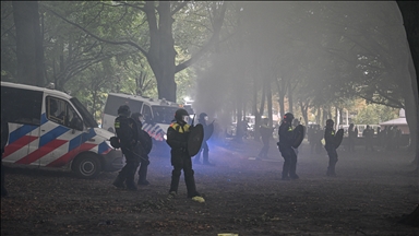 Hollanda'da daha sıkı sığınmacı politikası talebiyle düzenlenen protesto çatışmalara dönüştü