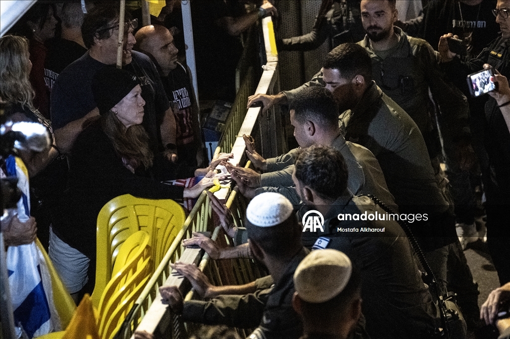 آلاف الإسرائيليين يتظاهرون للمطالبة بإبرام صفقة تبادل مع غزة