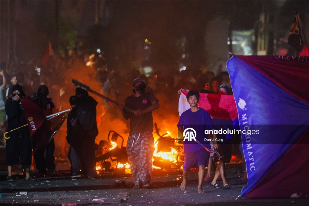 Filipinler’in başkenti Manila'da yolsuzluğa karşı protesto düzenlendi
