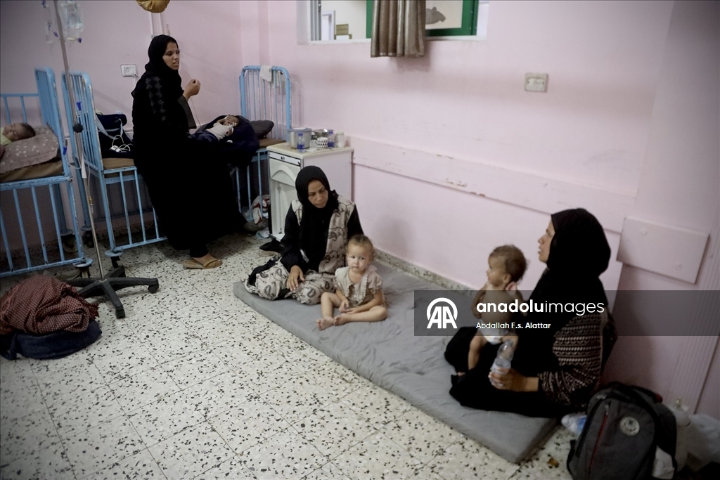 Yetersiz beslenme kaynaklı can kayıplarının arttığı Gazze'de hastanelerdeki çocuklar adeta ölümü bekliyor