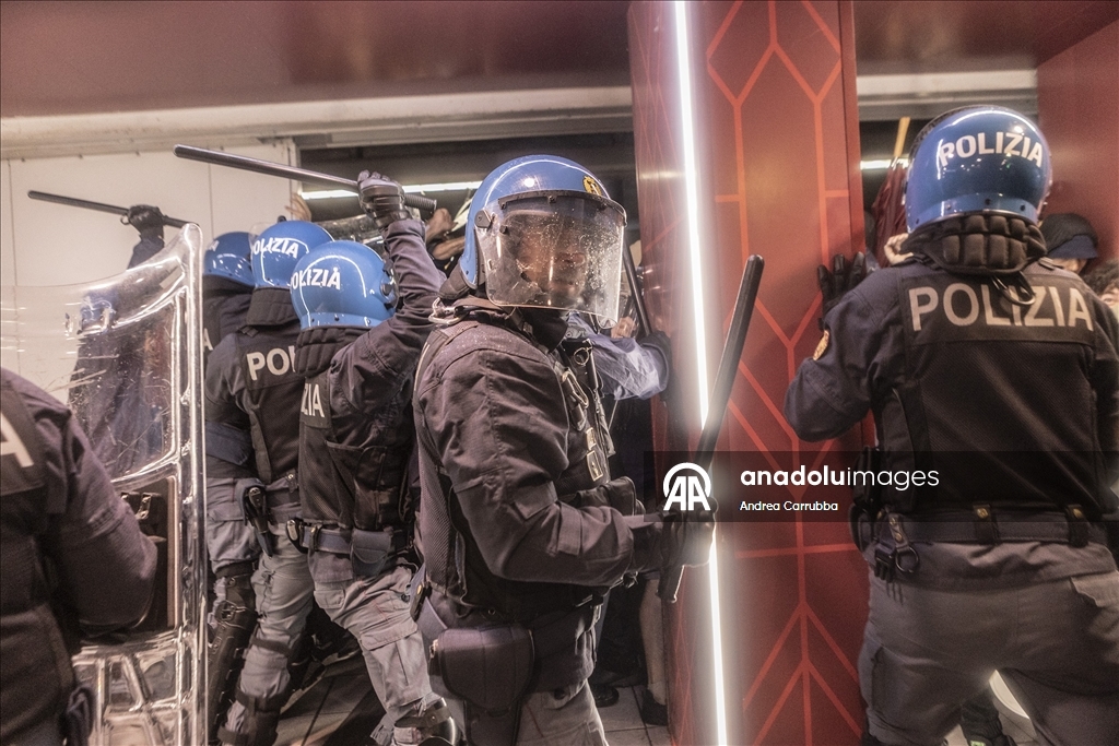 Milano'da Filistin destekçileriyle polis arasında arbede çıktı