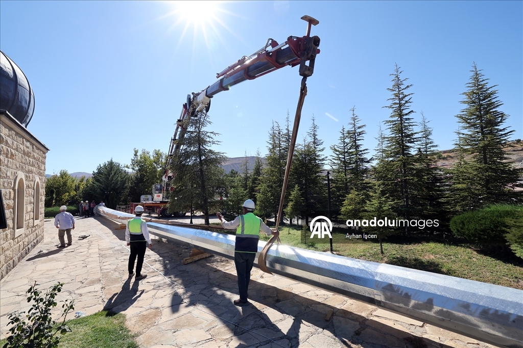 Malatya'da Hasan Gazi Türbesi ve Şehitlik Anıtı'na 50 metrelik bayrak direği yerleştirildi