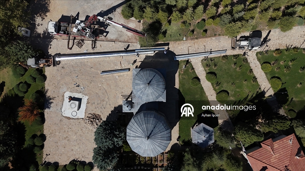 Malatya'da Hasan Gazi Türbesi ve Şehitlik Anıtı'na 50 metrelik bayrak direği yerleştirildi