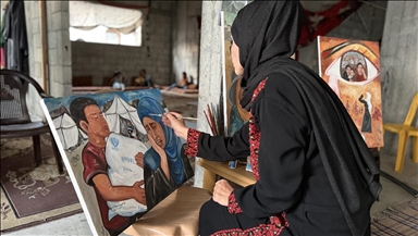 Gazze’de yerinden edilen sanatçı, resimleriyle savaşın acılarını belgeliyor