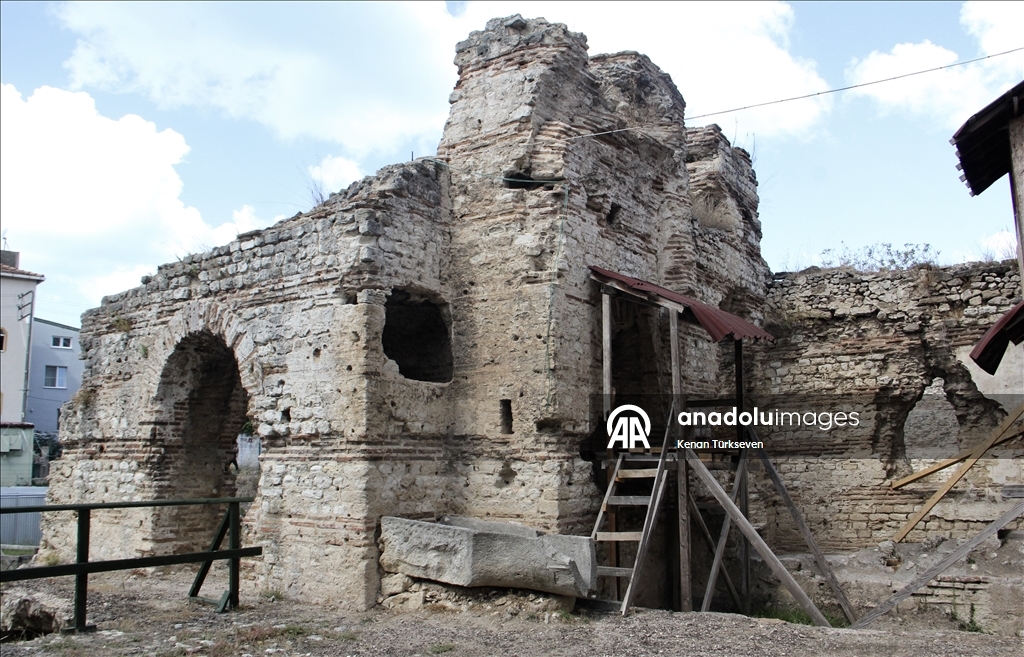 Sinop'ta tarihi kilise geçmişin izlerini duvarlarındaki resimlerle bugüne taşıyor