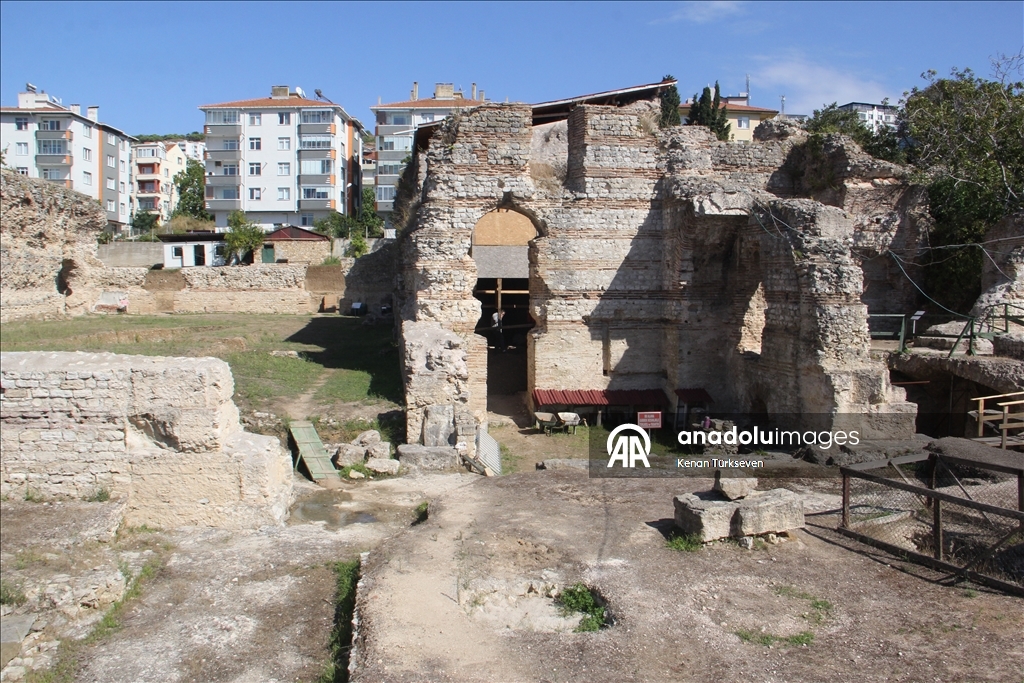 Sinop'ta tarihi kilise geçmişin izlerini duvarlarındaki resimlerle bugüne taşıyor