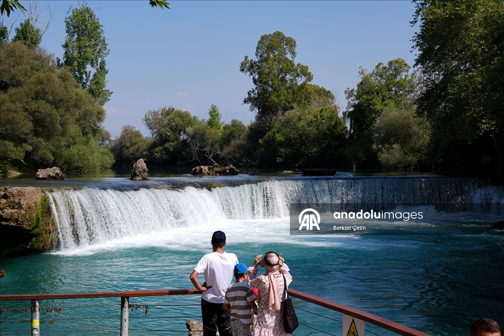 Manavgat Şelalesi doğal güzelliğiyle dikkati çekiyor