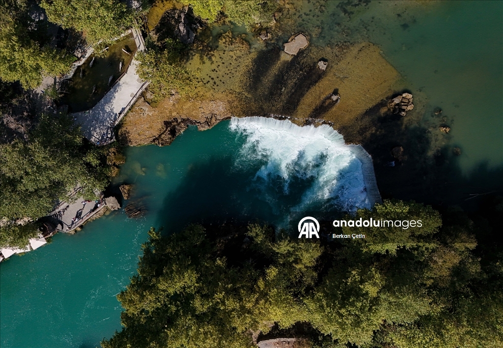 Manavgat Şelalesi doğal güzelliğiyle dikkati çekiyor