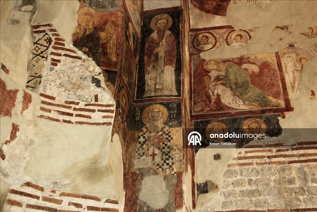 Sinop'ta tarihi kilise geçmişin izlerini duvarlarındaki resimlerle bugüne taşıyor