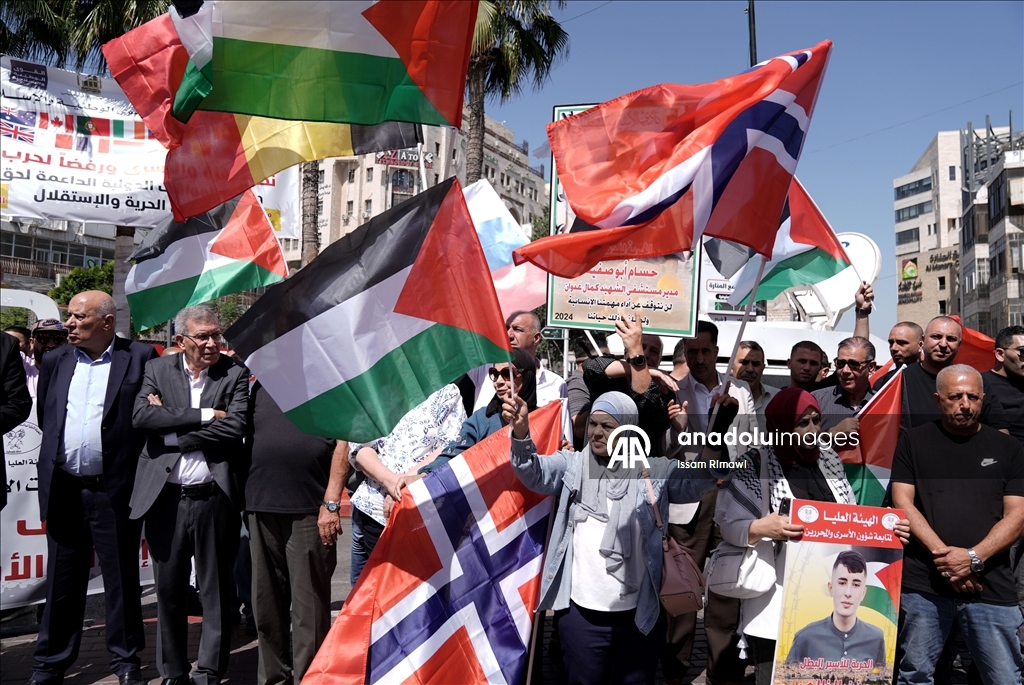 В Рамалле прошла акция в поддержку Палестины и в знак протеста против атак на Газу