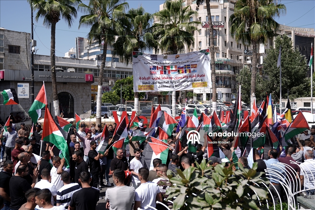 В Рамалле прошла акция в поддержку Палестины и в знак протеста против атак на Газу