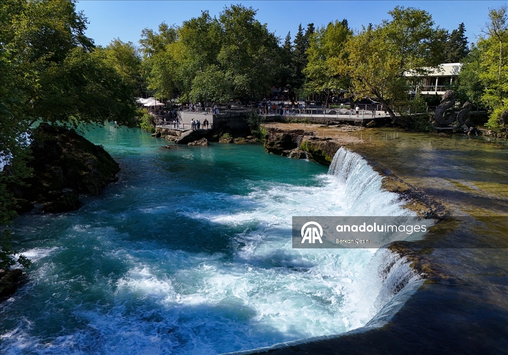 Manavgat Şelalesi doğal güzelliğiyle dikkati çekiyor