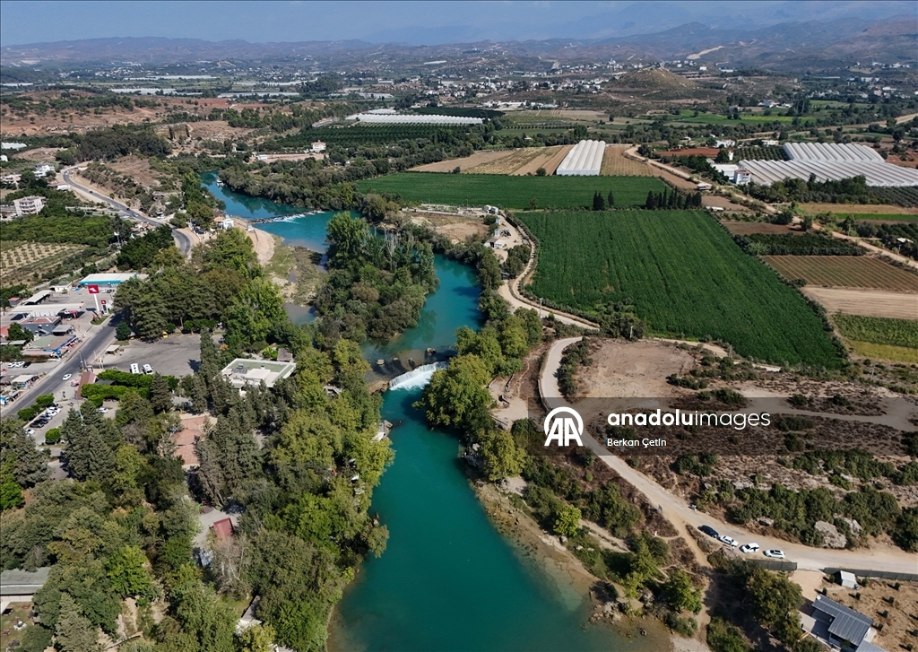 Manavgat Şelalesi doğal güzelliğiyle dikkati çekiyor
