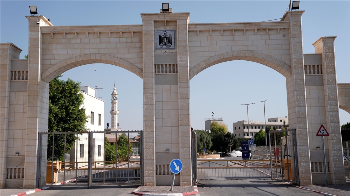 İsrail, Batı Şeria'daki Filistinlilerin dünyaya açılan tek sınır kapısını kapattı
