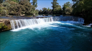 Manavgat Şelalesi doğal güzelliğiyle dikkati çekiyor