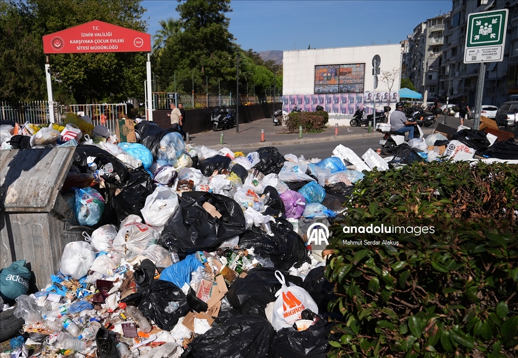 Karşıyaka'da işçiler 4'üncü gününde eylemlerini sürdürüyor
