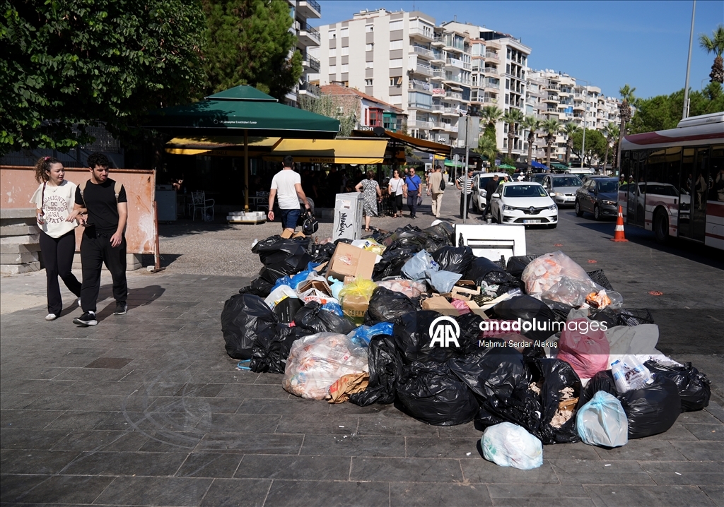 Karşıyaka'da işçiler 4'üncü gününde eylemlerini sürdürüyor