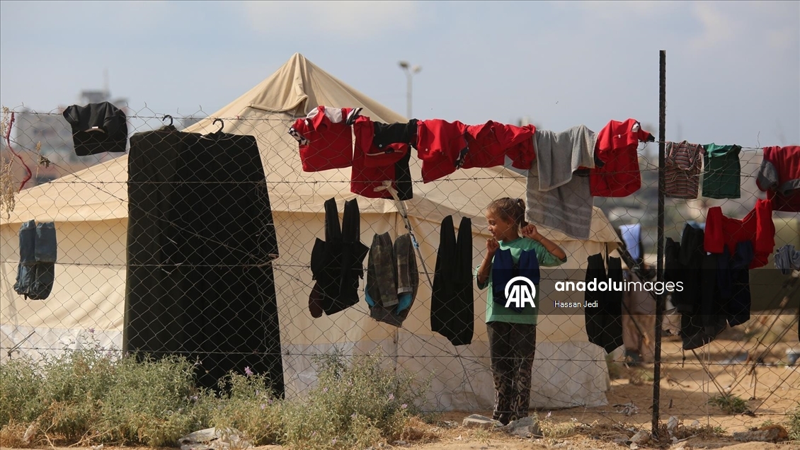 İsrail saldırıları nedeniyle kuzeyden göç eden Filistinliler, yaşama tutunmaya çalışıyor