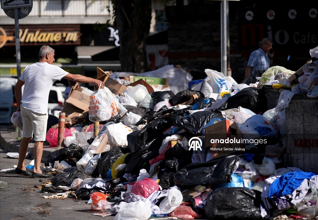 Karşıyaka'da işçiler 4'üncü gününde eylemlerini sürdürüyor