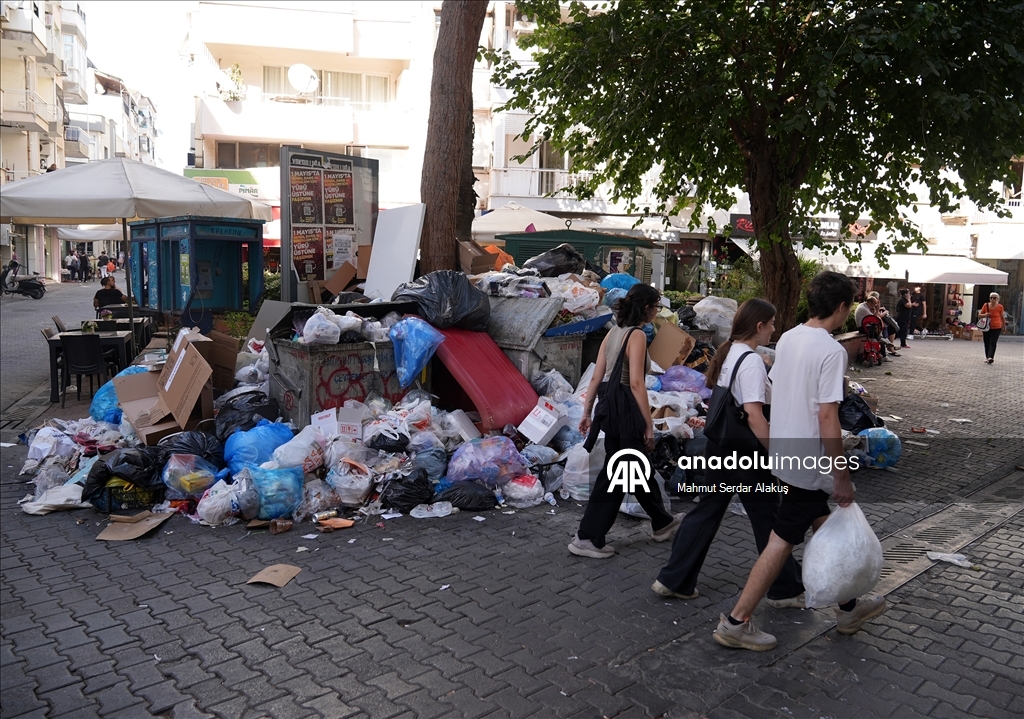 Karşıyaka'da işçiler 4'üncü gününde eylemlerini sürdürüyor