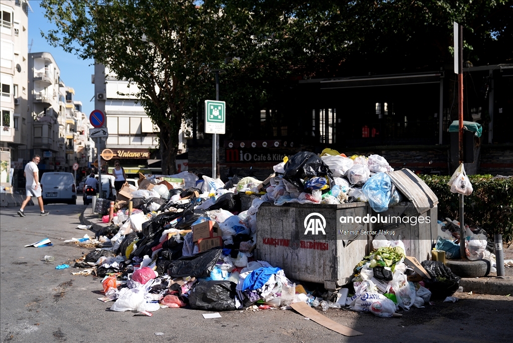 Karşıyaka'da işçiler 4'üncü gününde eylemlerini sürdürüyor