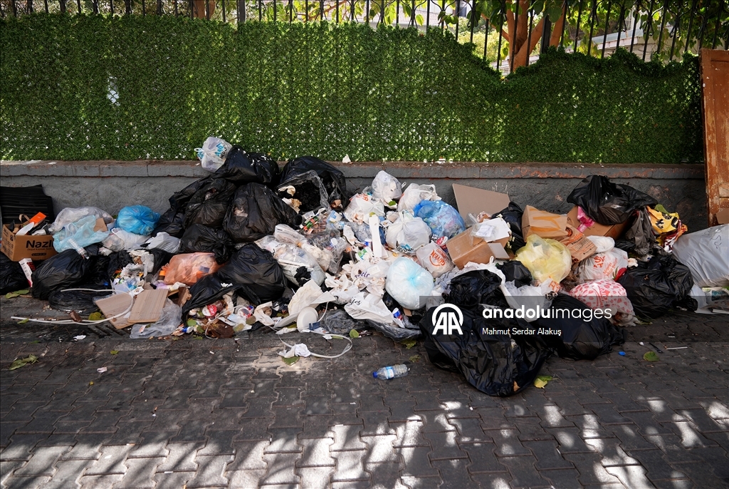 Karşıyaka'da işçiler 4'üncü gününde eylemlerini sürdürüyor