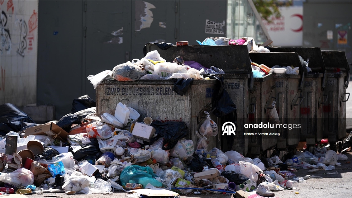 Karşıyaka'da işçiler 4'üncü gününde eylemlerini sürdürüyor