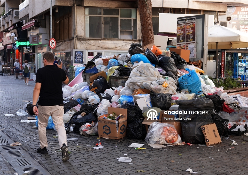 Karşıyaka'da işçiler 4'üncü gününde eylemlerini sürdürüyor