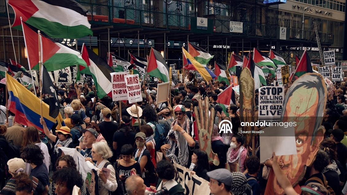 Times Meydanı'nda Netanyahu protestosu