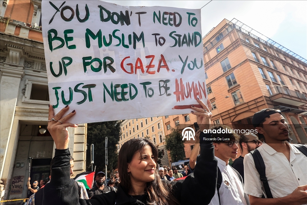 İsrail'in Gazze'ye yönelik saldırıları Roma'da protesto edildi