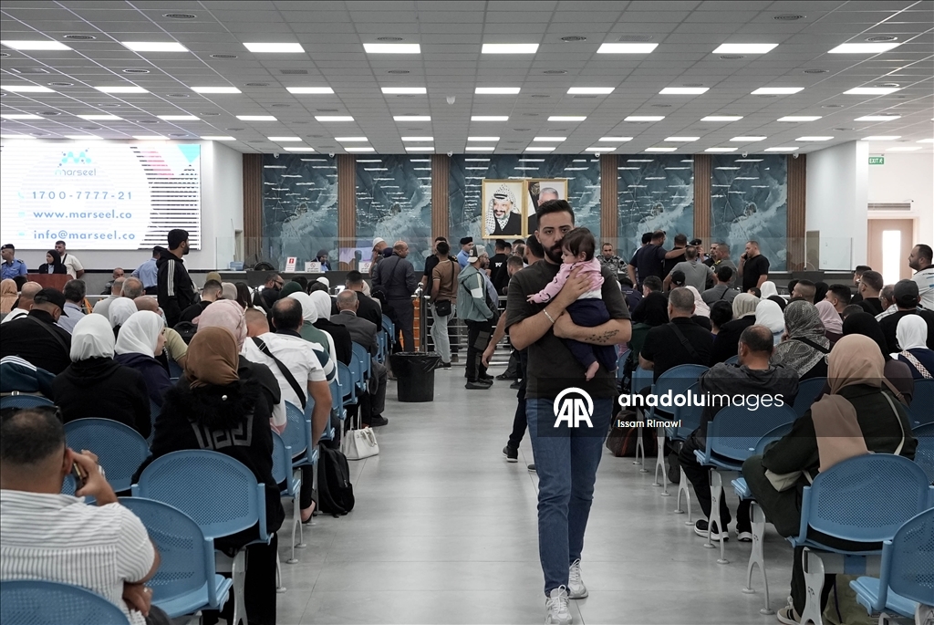 فلسطينيون: إغلاق إسرائيل معبر الكرامة يجعل الضفة سجنا كبيرا
