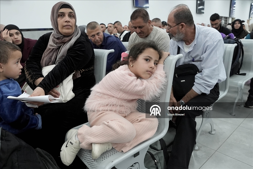 فلسطينيون: إغلاق إسرائيل معبر الكرامة يجعل الضفة سجنا كبيرا