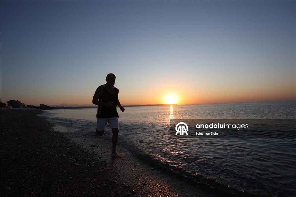 Antalya'nın "Herkül Dede"si spor tutkusuyla gençlere örnek oluyor