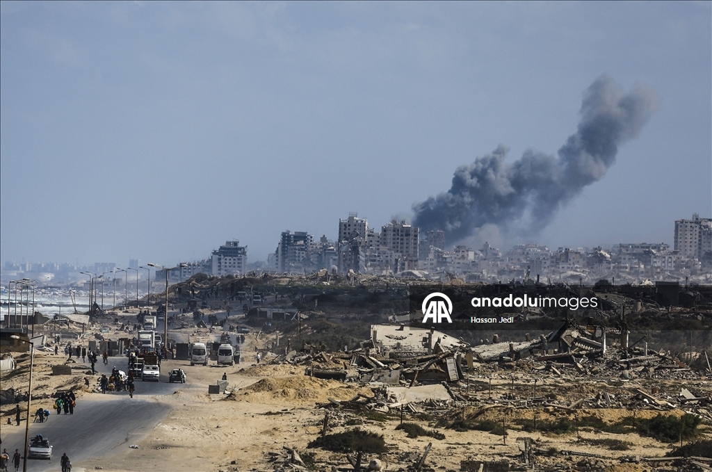 İsrail'in saldırılarından kaçan Filistinlilerin kuzeyden güneye göçü devam ediyor