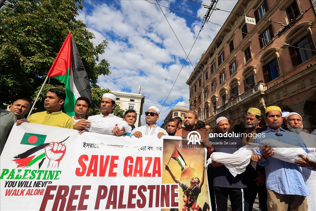 İsrail'in Gazze'ye yönelik saldırıları Roma'da protesto edildi