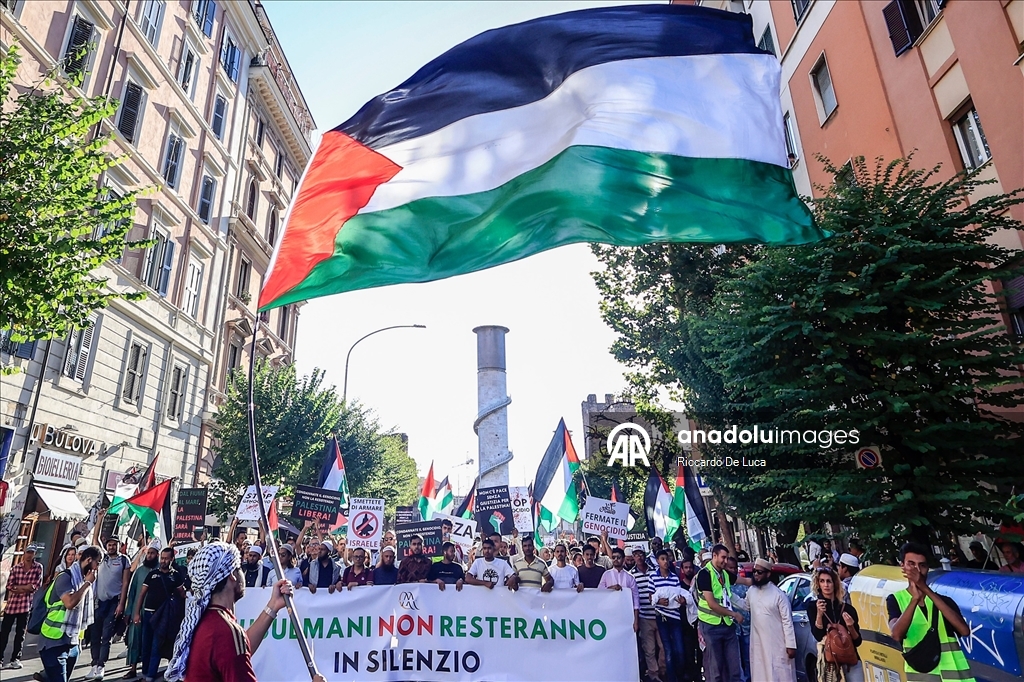 İsrail'in Gazze'ye yönelik saldırıları Roma'da protesto edildi