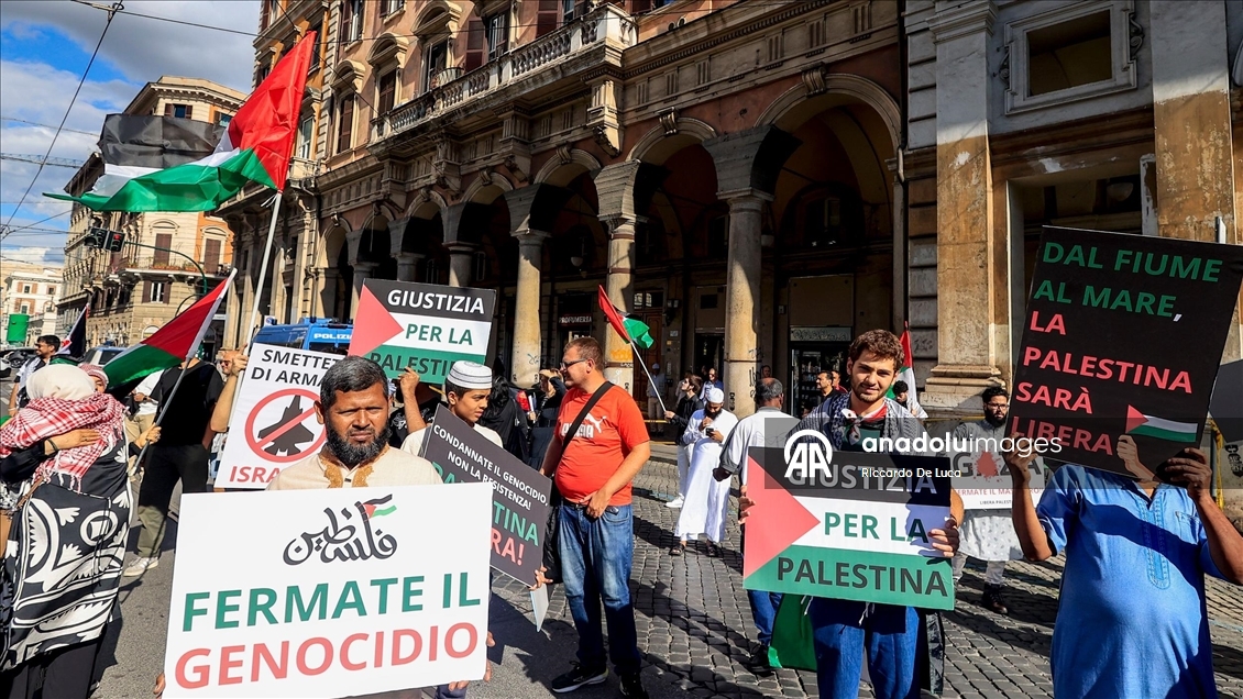 İsrail'in Gazze'ye yönelik saldırıları Roma'da protesto edildi