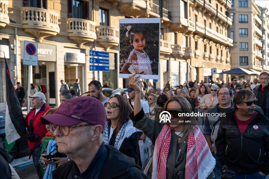 احتجاج واسع بمهرجان سان سباستيان السينمائي في إسبانيا ضد الإبادة بغزة
