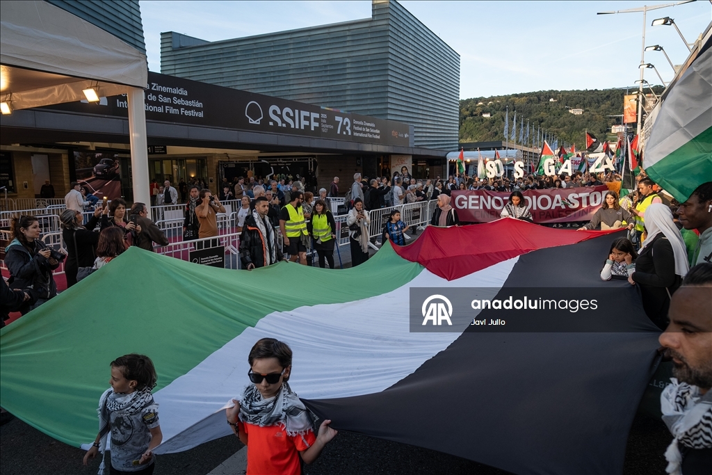 احتجاج واسع بمهرجان سان سباستيان السينمائي في إسبانيا ضد الإبادة بغزة